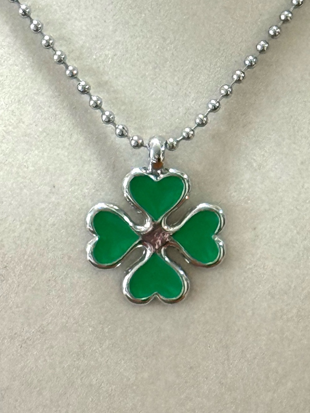 Green Four 4 Leaf Clover Pendant With Silver Tone Chain New